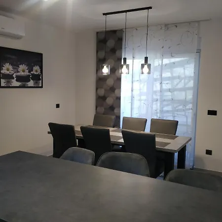 Grande T&d Villa *